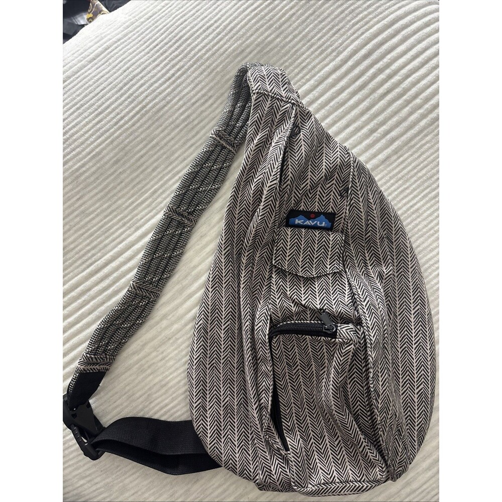 Kavu Chevron Pattern Crossbody Sling Bag in Black and White